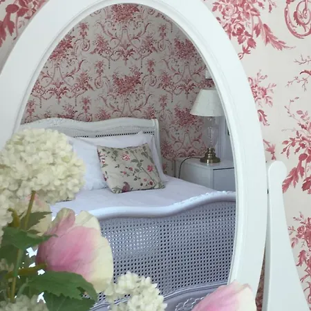 Manoir De L'epine Bed & Breakfast 4*
