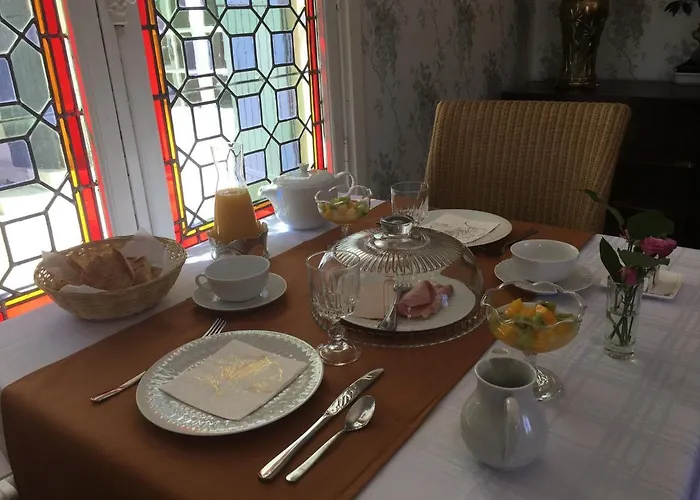 לינה וארוחת בוקר Manoir De L'epine 4*