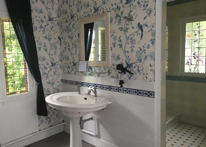 לינה וארוחת בוקר Manoir De L'epine 4*